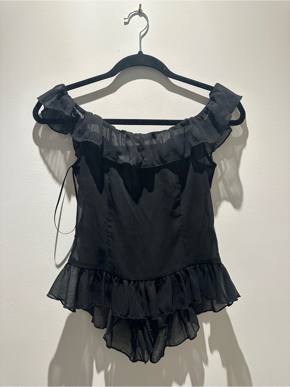 Timeless Ruffle Top in Onyx
LIONESS - Picture 6 of 6
